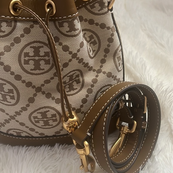 Tory Burch T monogram bucket bag - Picture 12 of 12